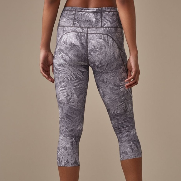 Lululemon Fast & Free Crop (19")
Kindred Spirit Alpine White Multi Size 6 - Picture 10 of 16